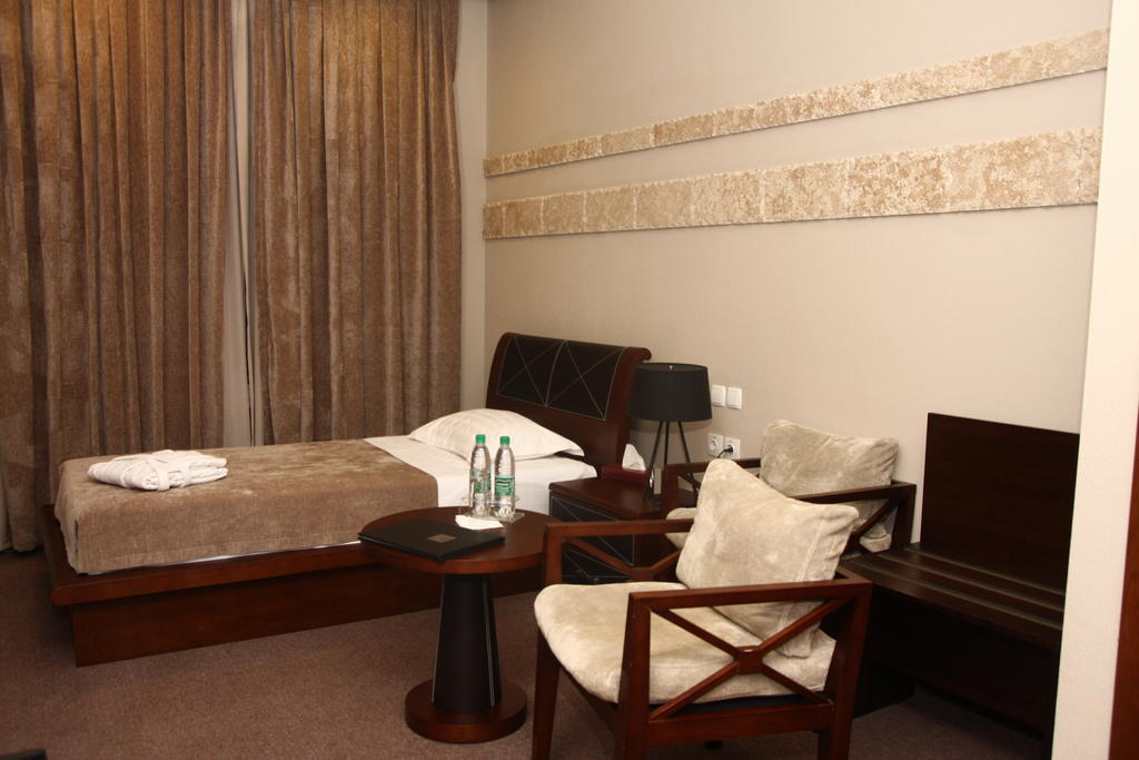 Grand M Hotel Navoi Room photo