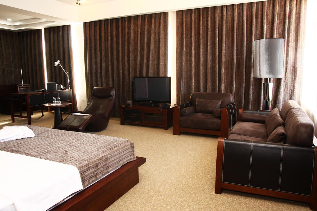 Grand M Hotel Navoi Room photo
